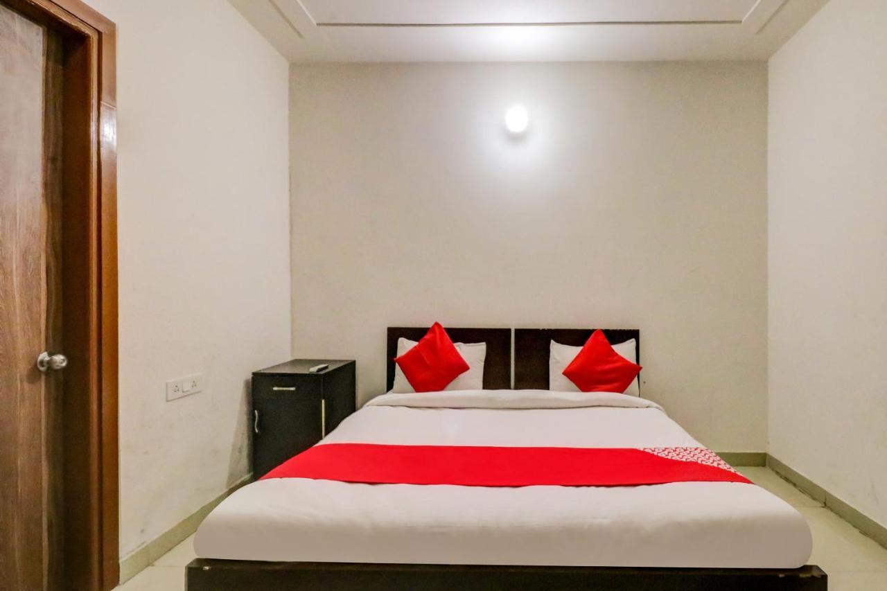 Oyo 71597 The Shivaay Residency Hotell Gurgaon Exteriör bild